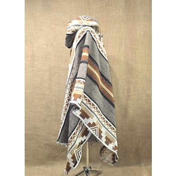 Poncho ekwadorskie - długie ze 100% wełny owczej w odcieniu beżowo brązowym.